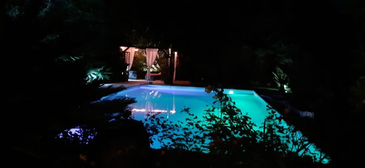 Villa Con Piscina Канале-Монтерано Экстерьер фото